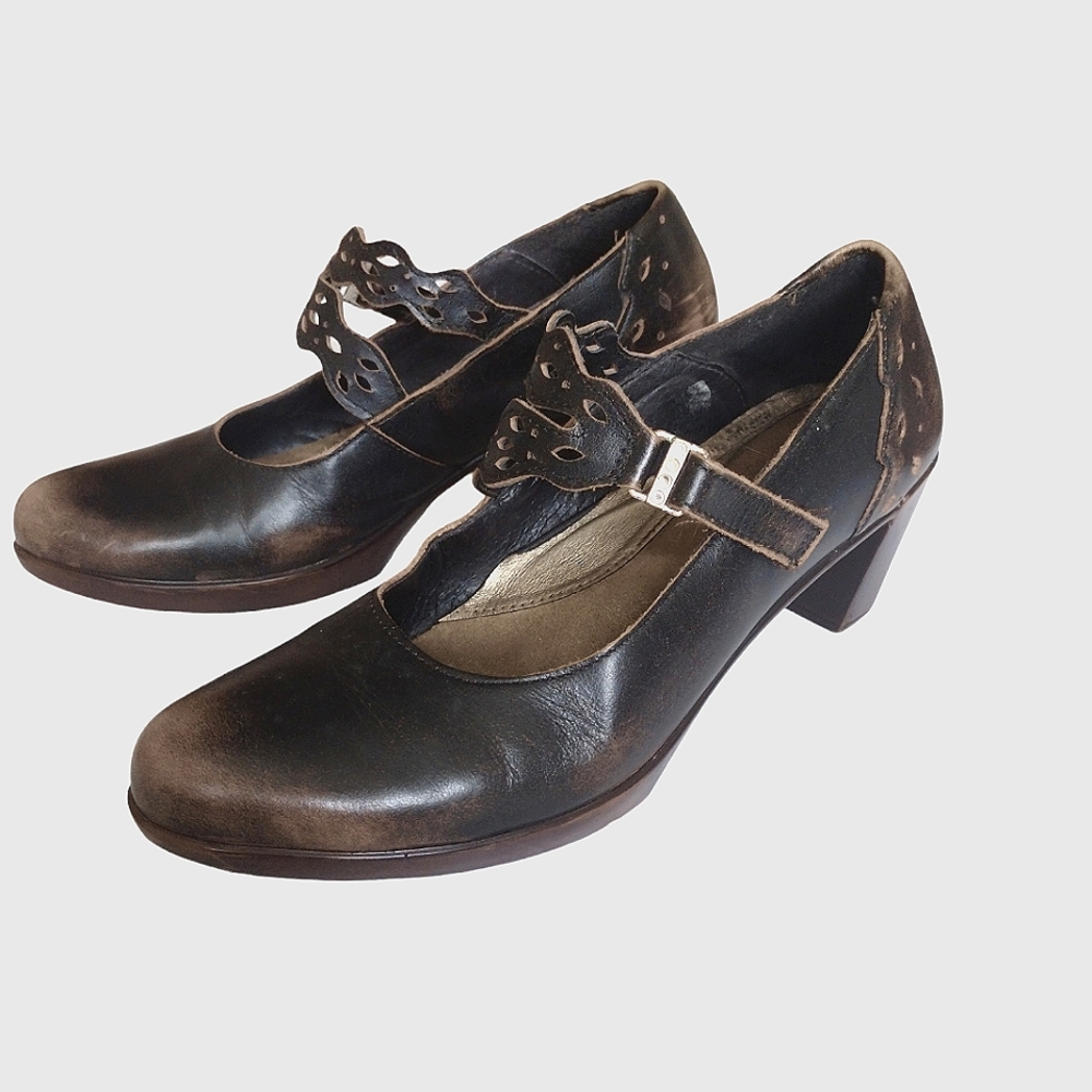 Naot  brown Pump with straps size 8 1/2